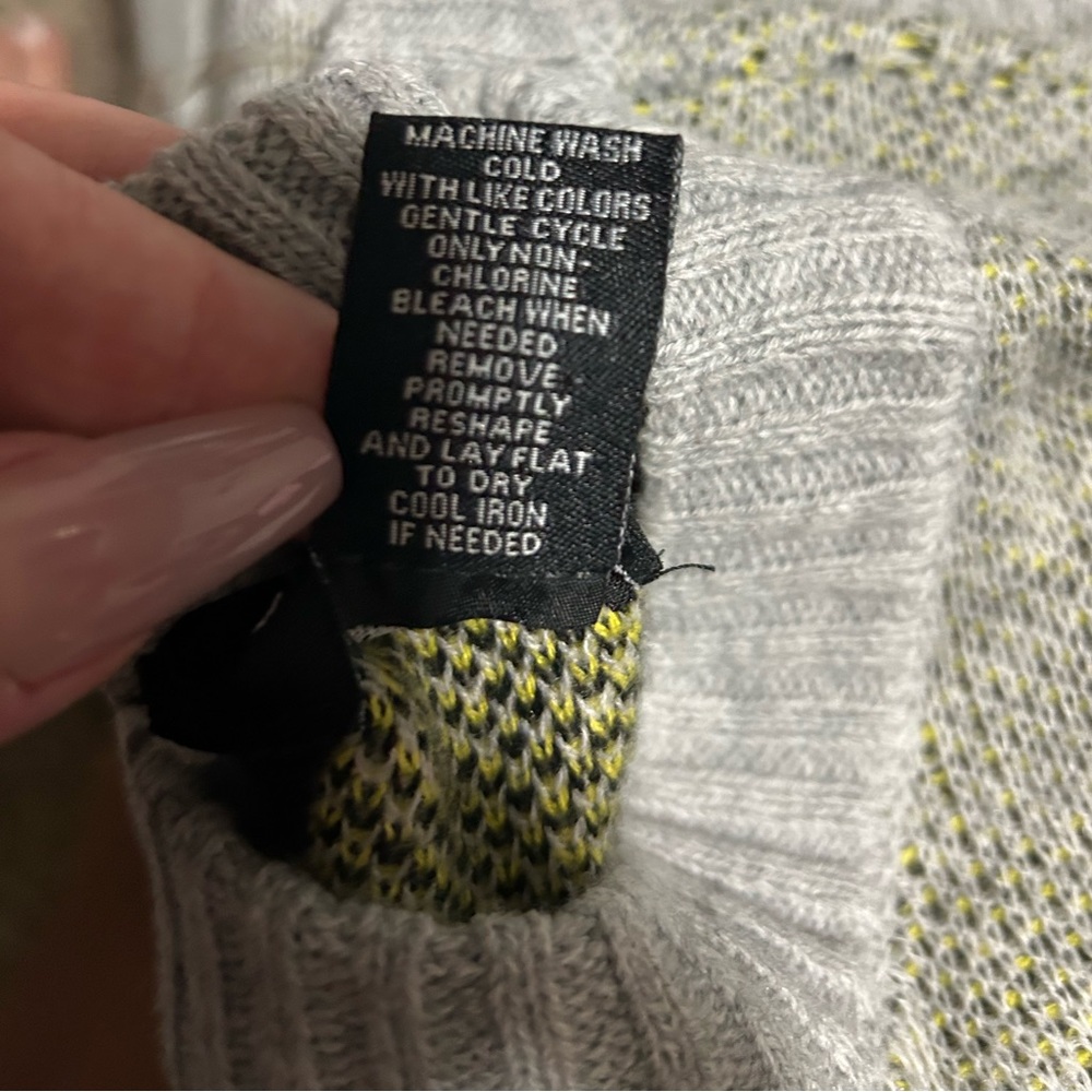 NWOT Just Polly Ny -Grey acrylic sweater with yellow smiley faces - size L - Picture 5 of 7